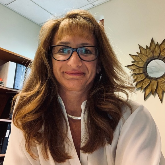 Meet your Posher, Carolyn - Picture 1 of 1